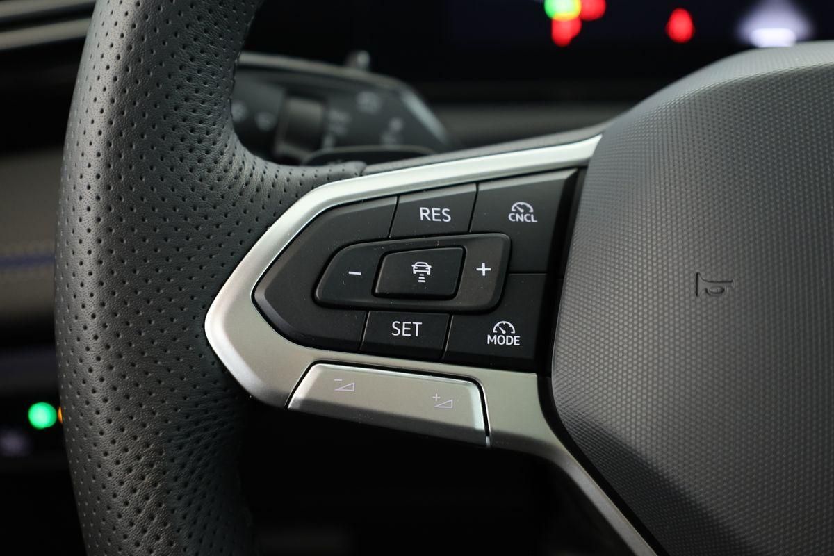Volkswagen Tiguan 2.0 TDI 4M DSG R-Line Leder Pano Navi 360