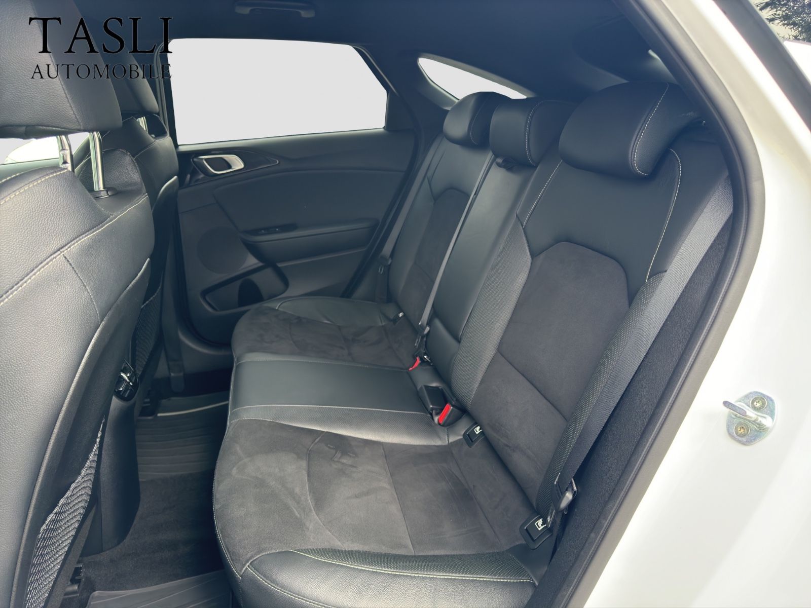 Kia ProCeed GT-Line - Samsaru's Car Outlet