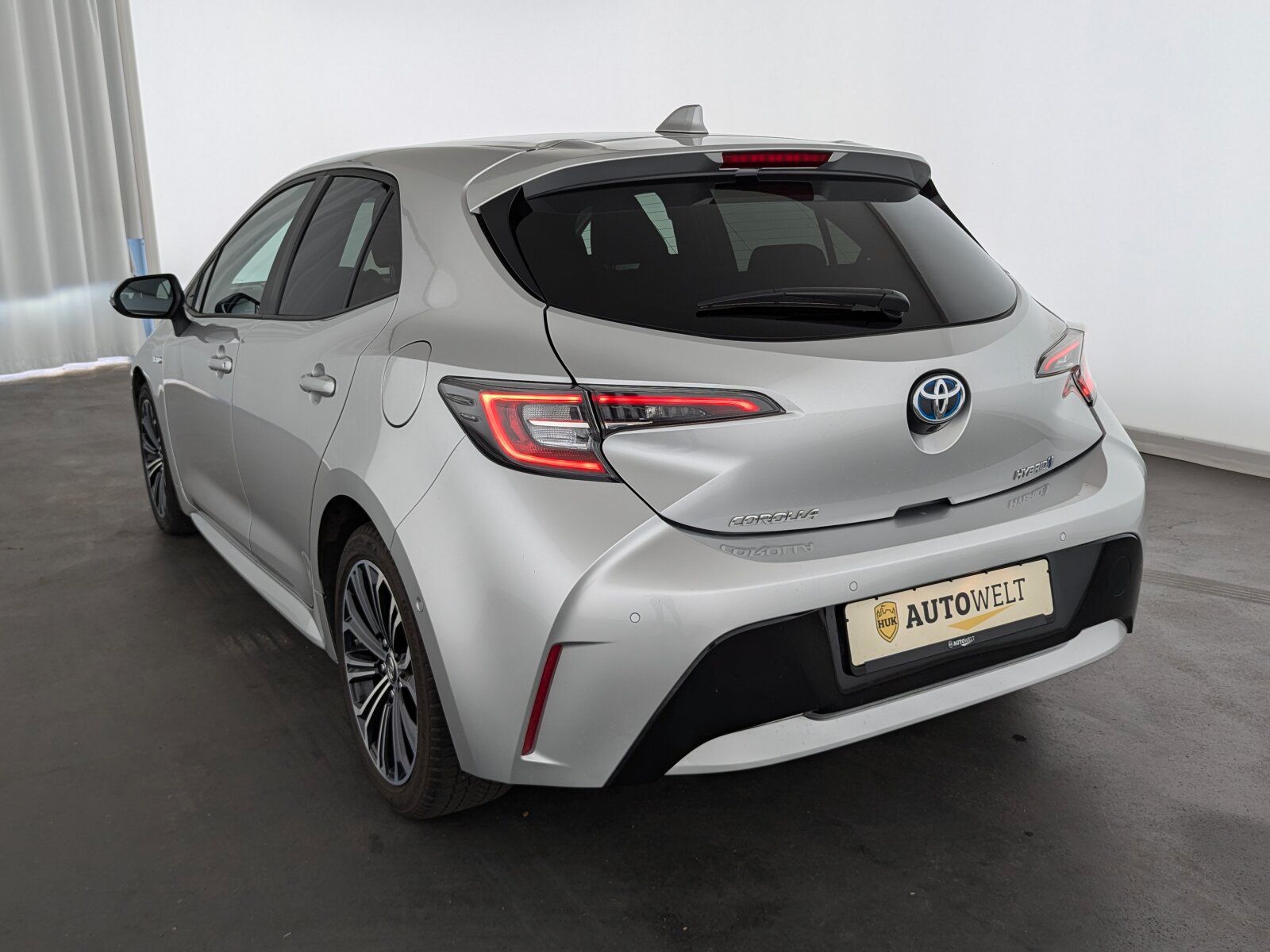 Toyota Corolla 1.8 Hybrid Club - Samsaru's Car Outlet