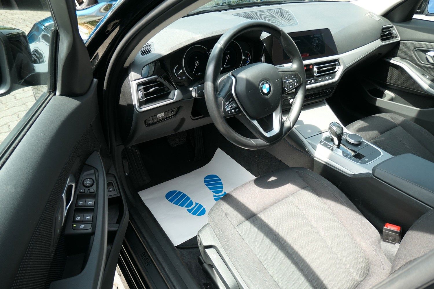 BMW 318 i Touring - Samsaru's Car Outlet