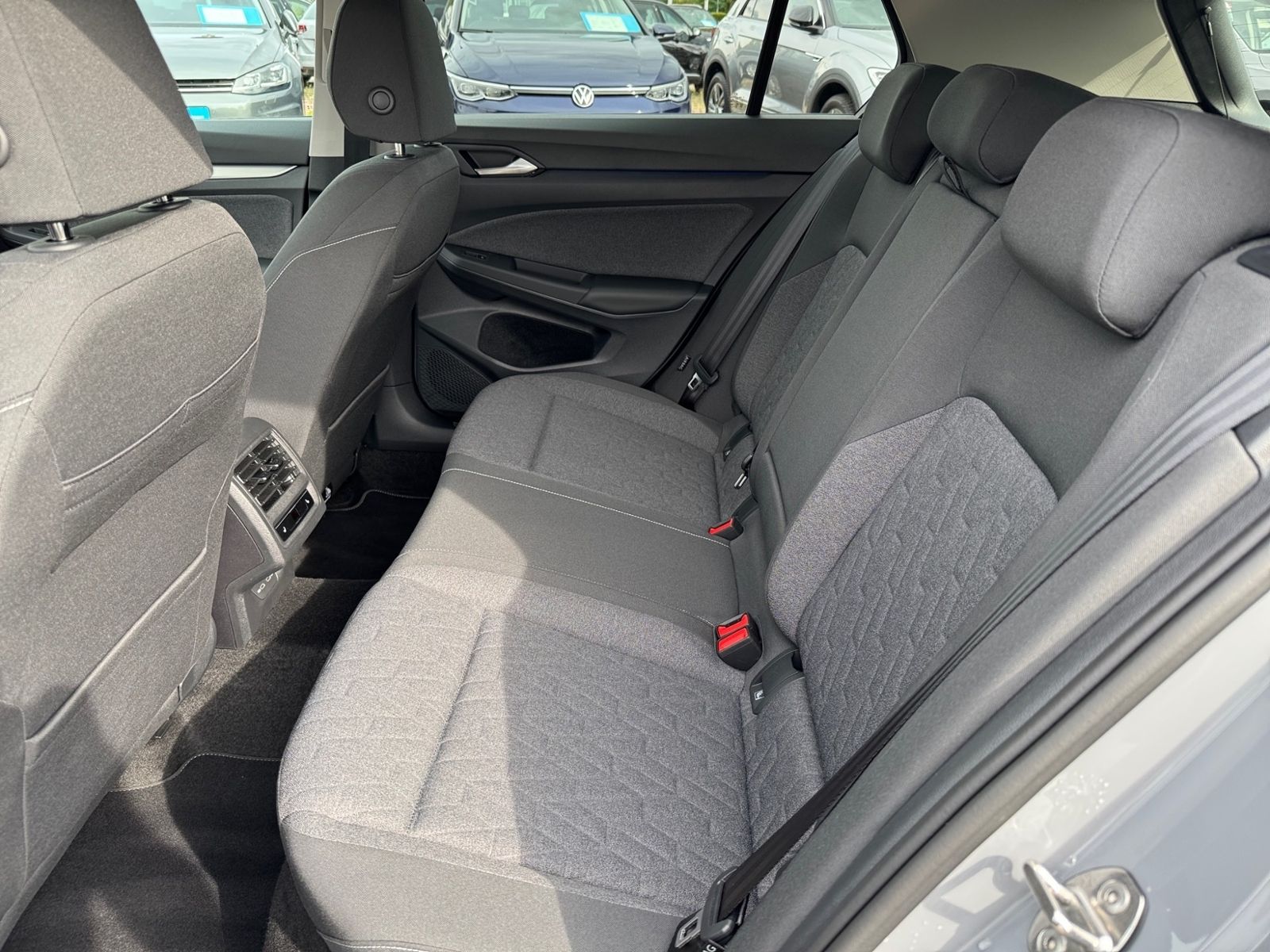 Volkswagen Golf VIII 2.0 TDI Move - Samsaru's Car Outlet