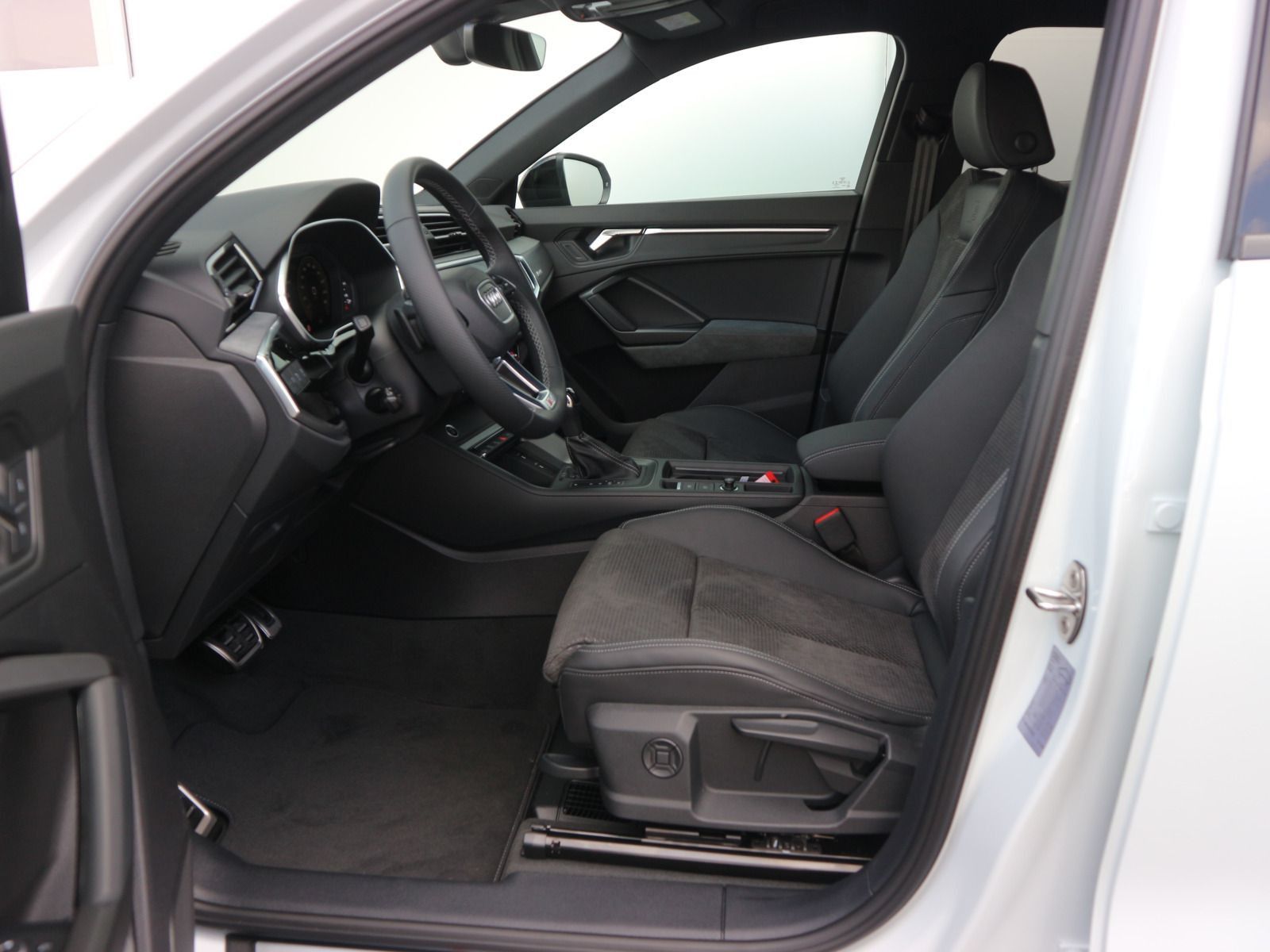 Audi Q3 S line 40 TDI quattro - Samsaru's Car Outlet