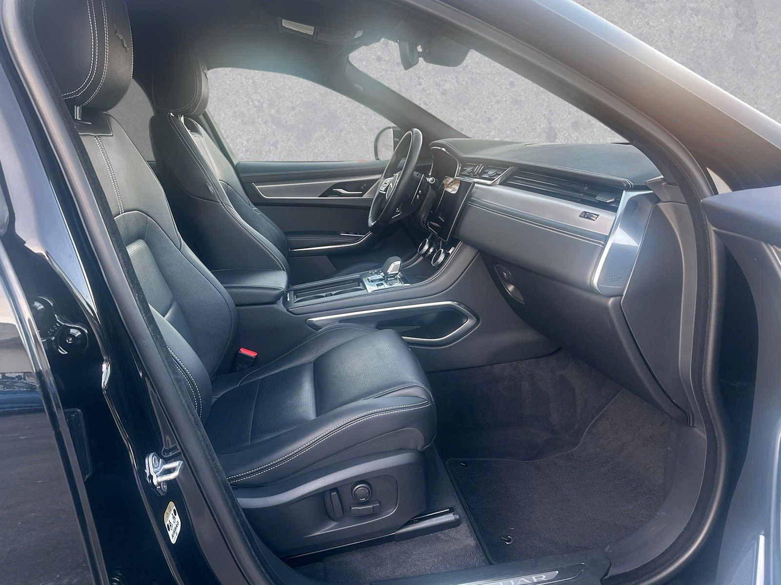 Jaguar F-Pace D200 R-DYNAMIC SE AWD Automatik ACC LED