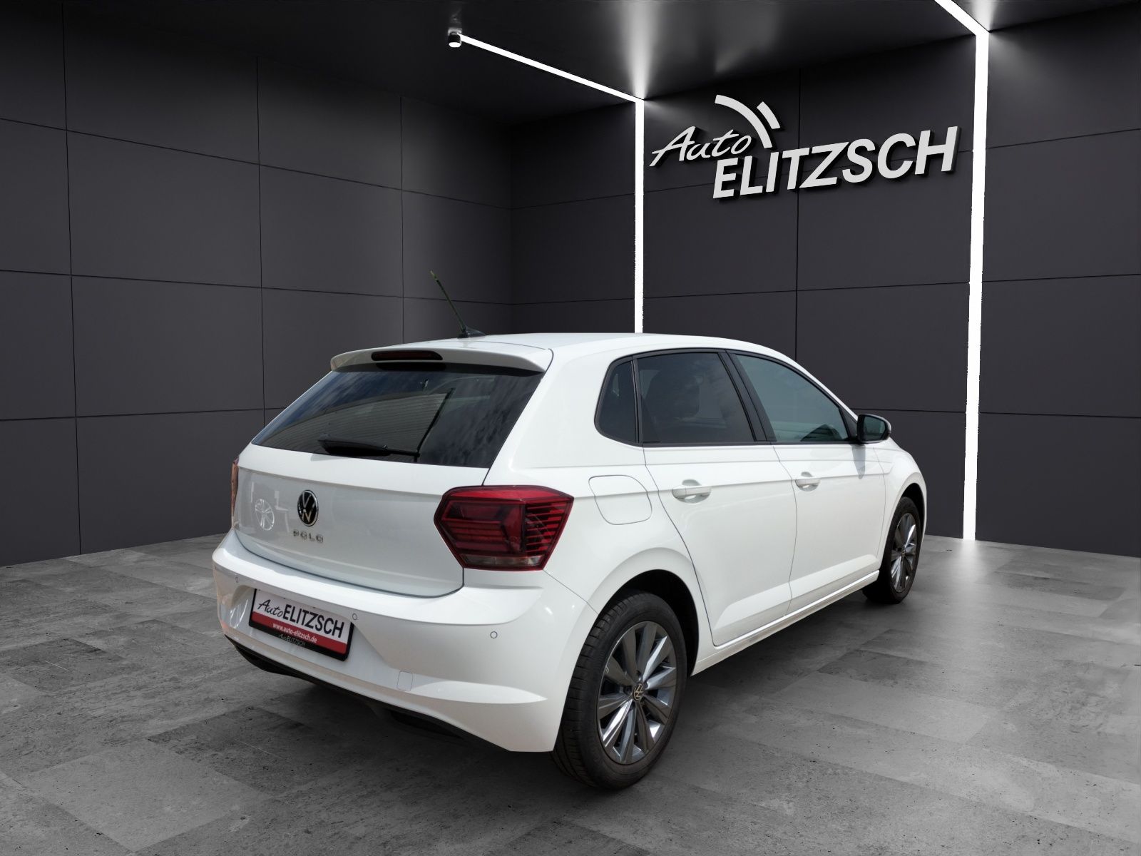 Volkswagen Polo VI Highline TSI DSG - Samsaru's Car Outlet