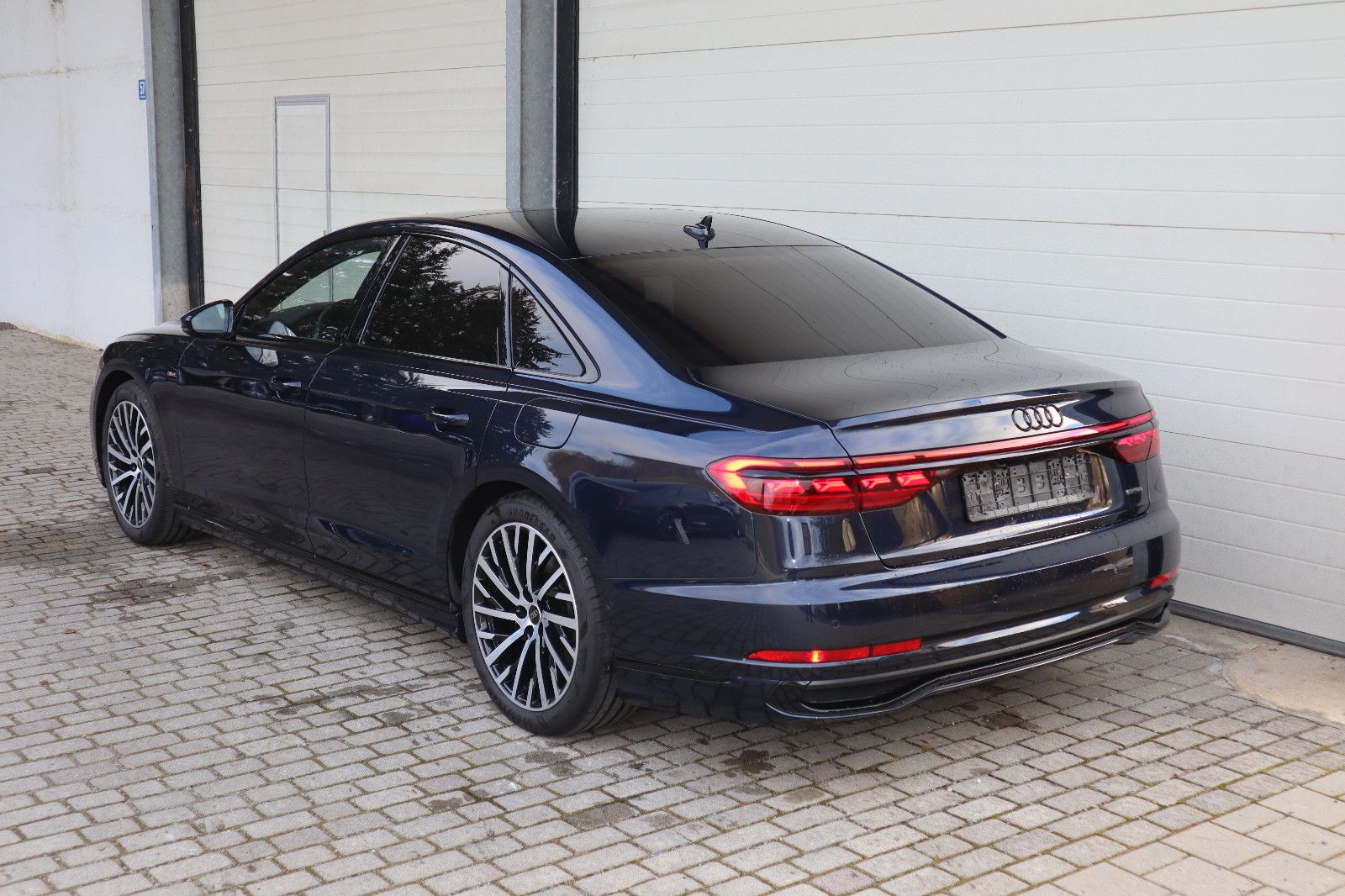 Audi A8 60 TFSI e qu S-Line Black - Samsaru's Car Outlet