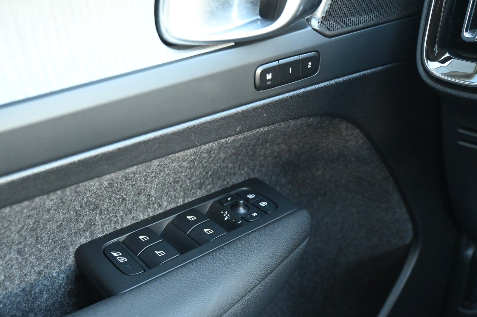 Volvo XC40 B4 Dark*FSHZG*360°*PANO*ACC*AHK*PIXEL