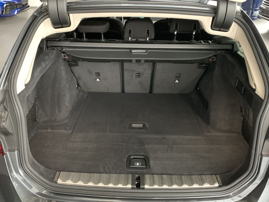BMW 318d Touring Advantage - Samsaru's Car Outlet
