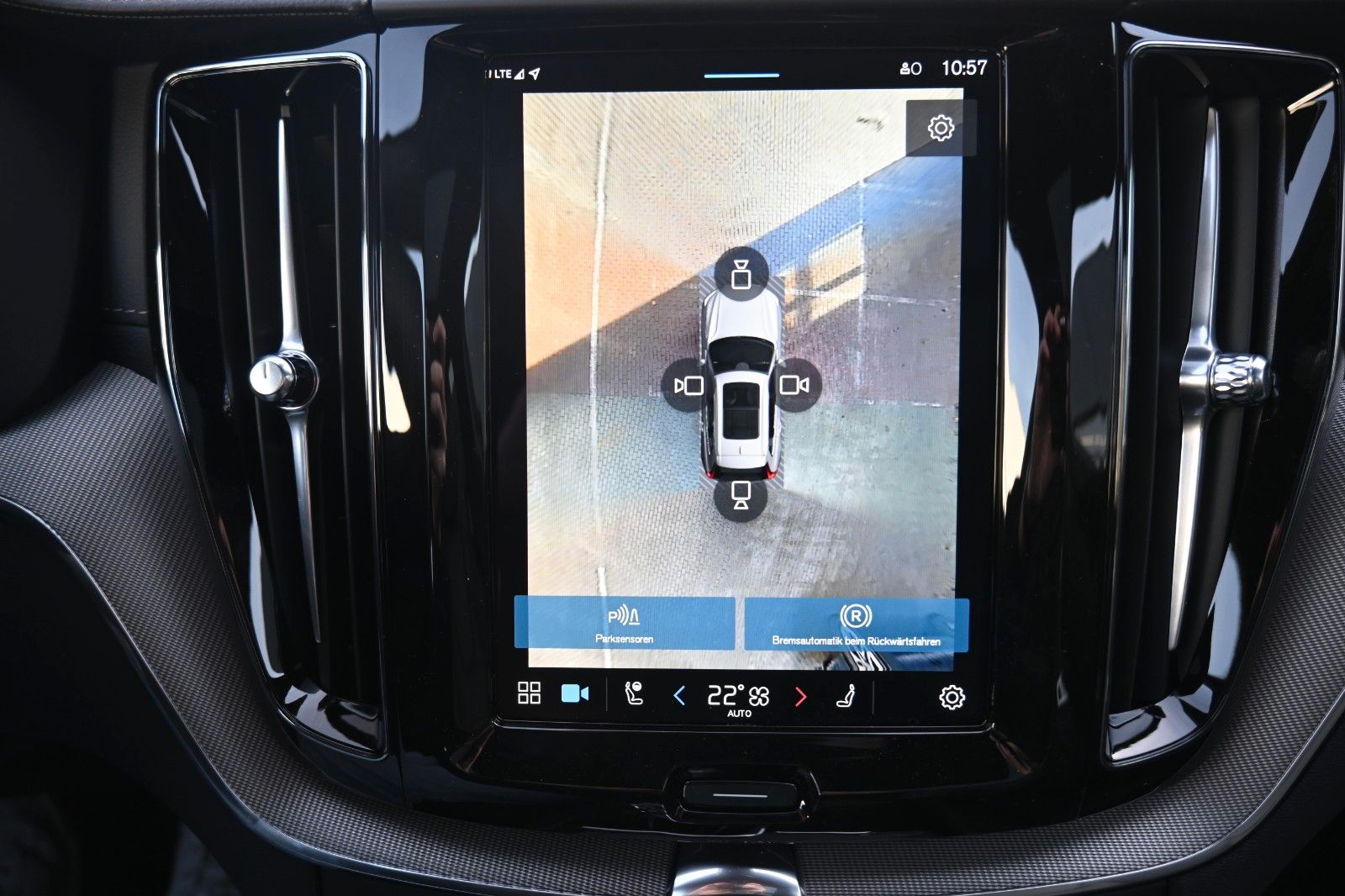 Volvo XC60 B5 B AWD Ultra Black Edition*LUFT*360°*ACC