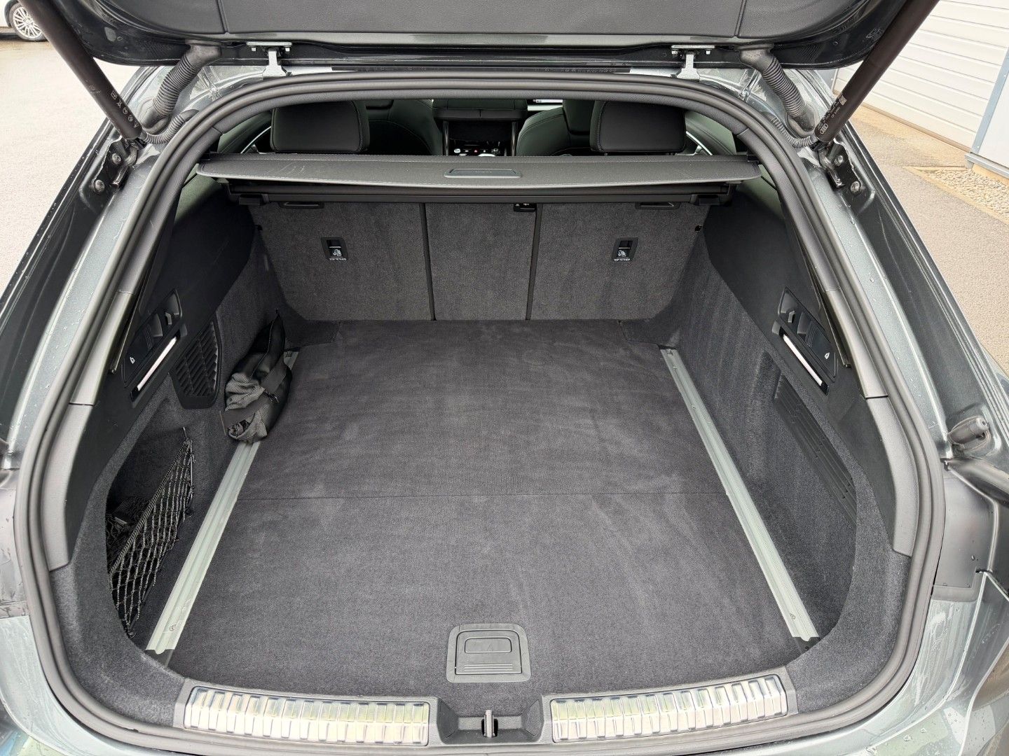 Audi A6 Avant TDI S Line Black *19''*Pano*360°*Matrix