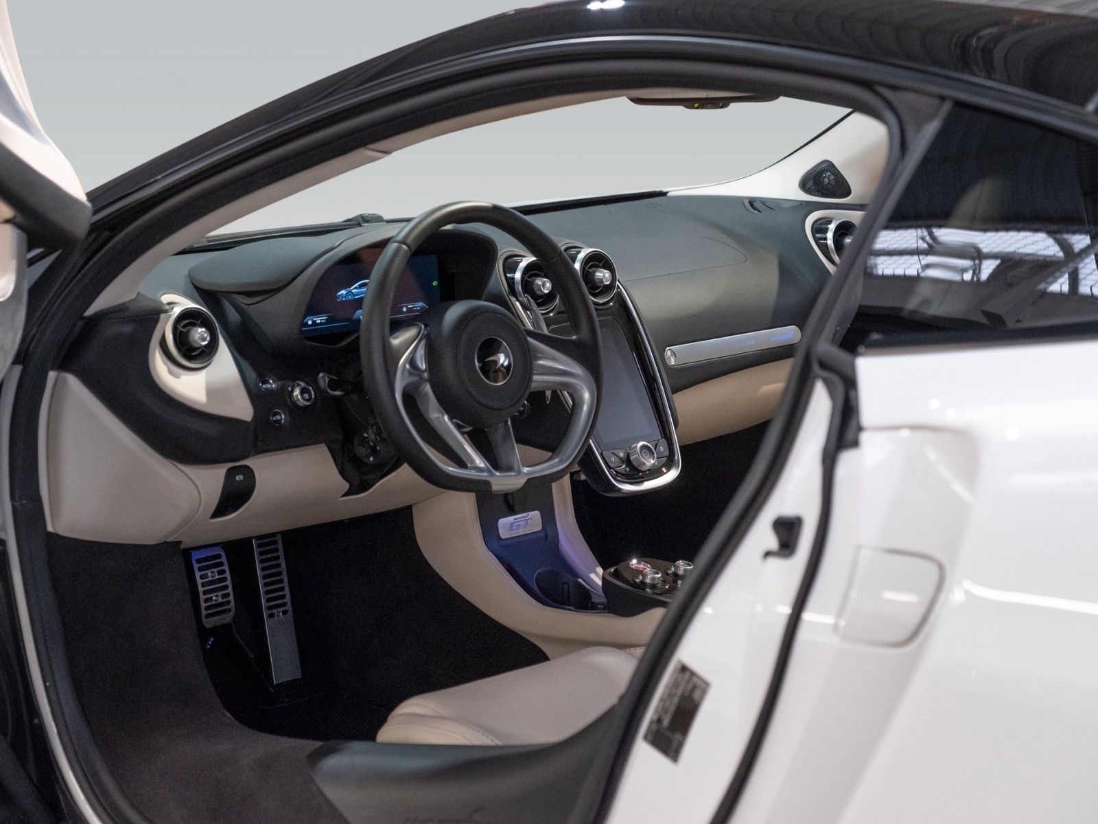 McLaren GT | Luxe | MSO Electrochromic Roof