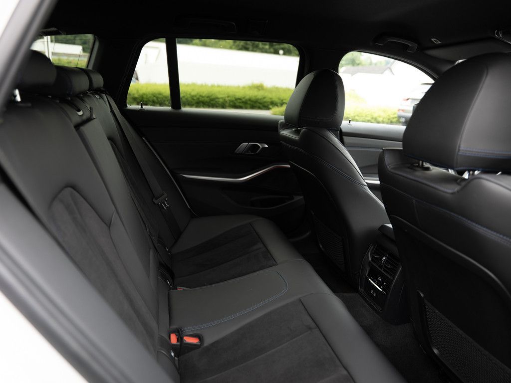 BMW 330d Touring M-Sportpaket - Samsaru's Car Outlet