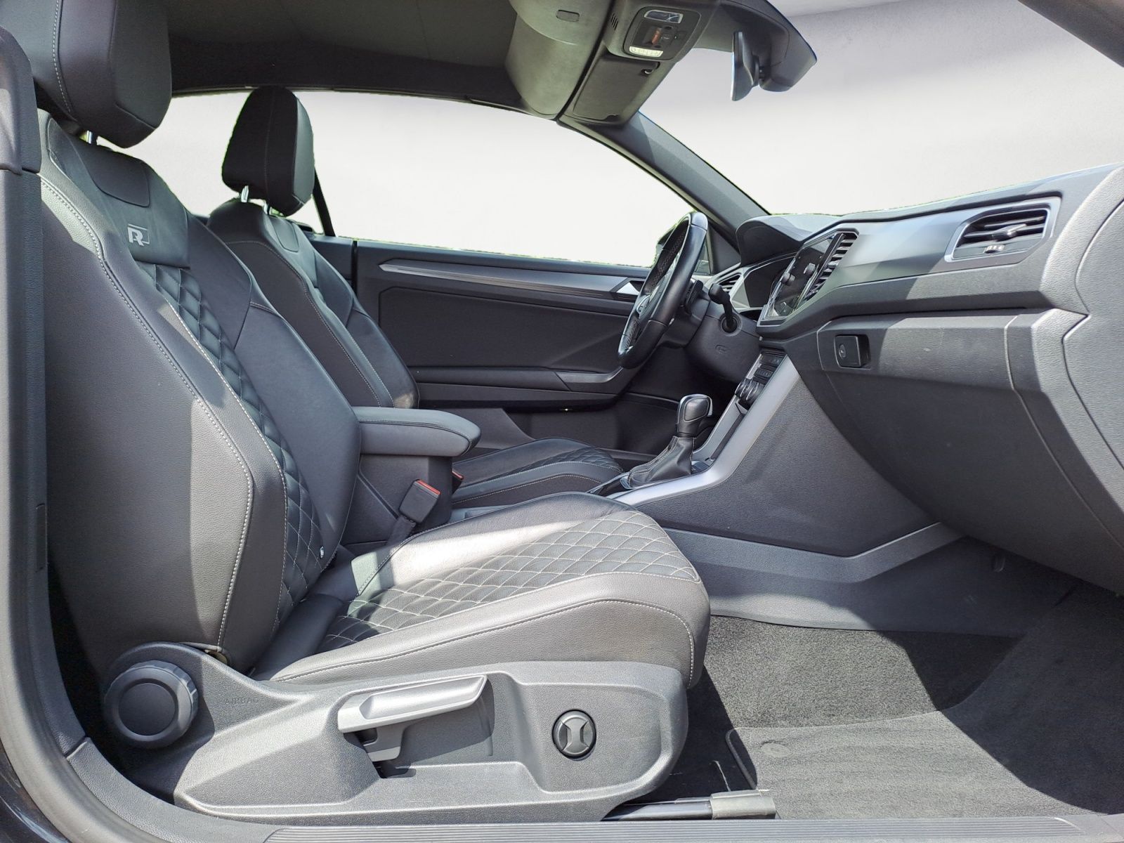 Volkswagen T-Roc R-Line - Samsaru's Car Outlet