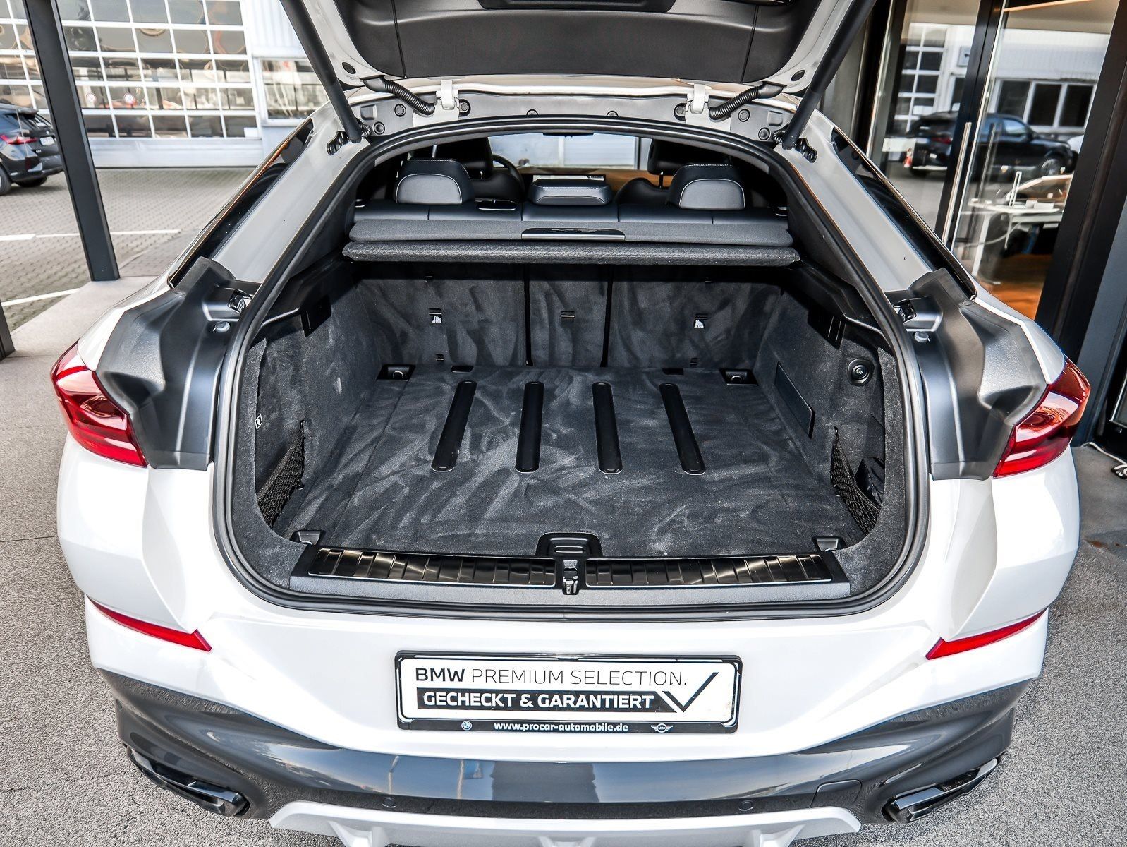 BMW X6 xDrive40d M Sport HUD PANO ACC AHK RFK NAVI