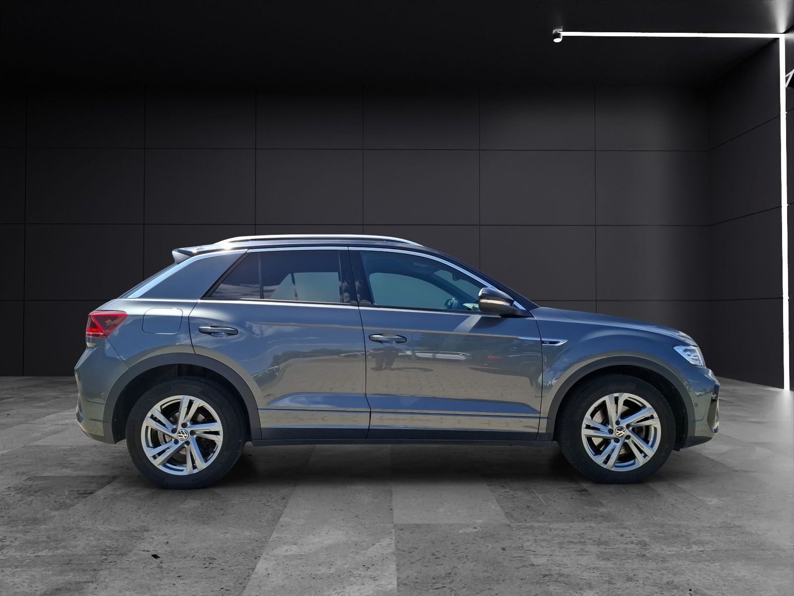 Volkswagen T-Roc TSI R-Line DSG 4M - Samsaru's Car Outlet