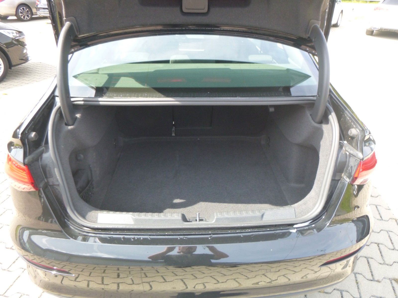 Audi A3 Limo 30 TDI >AUT/NAVI/Sitzheiz/PDC<