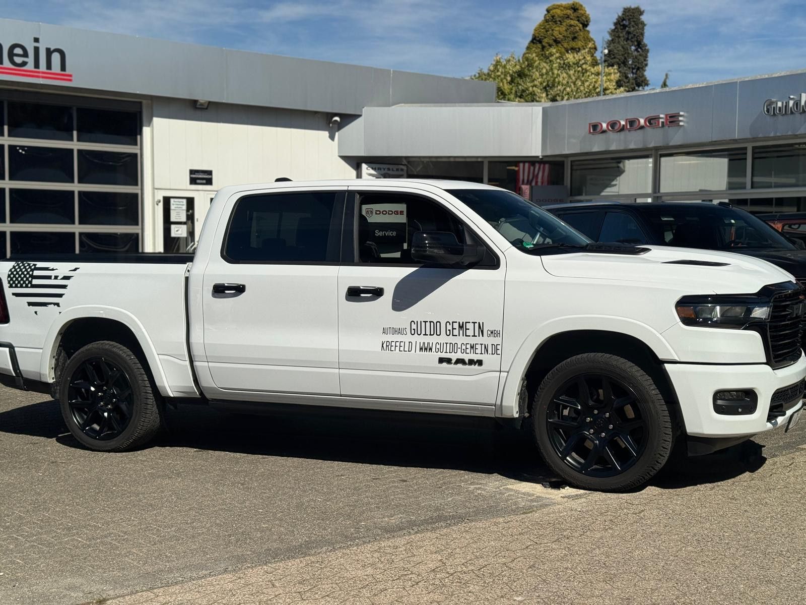 Dodge RAM Laramie Night + Luftfederung + elektr. Tritt