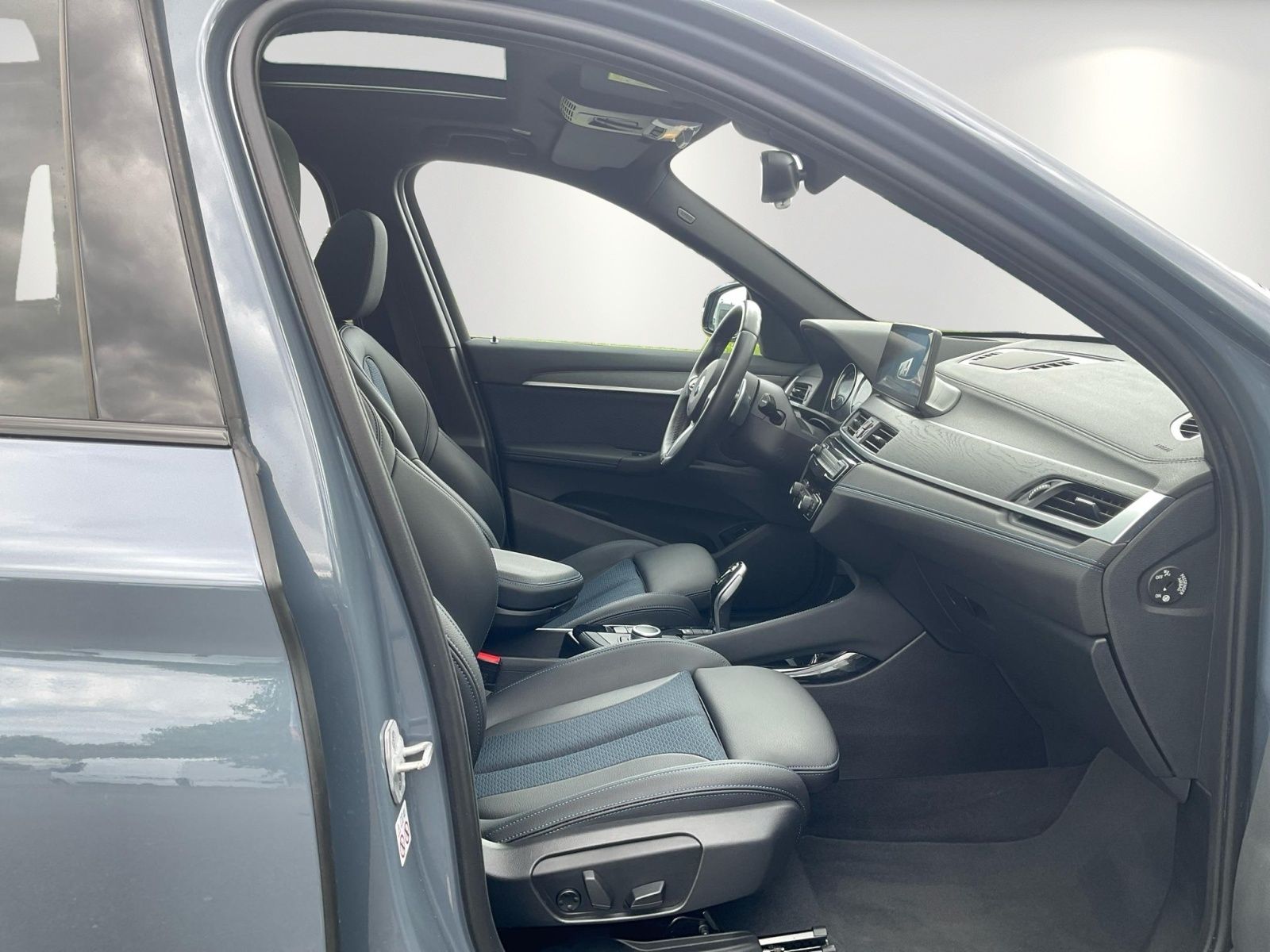 BMW X1 xDrive 20 i M Sport - Samsaru's Car Outlet