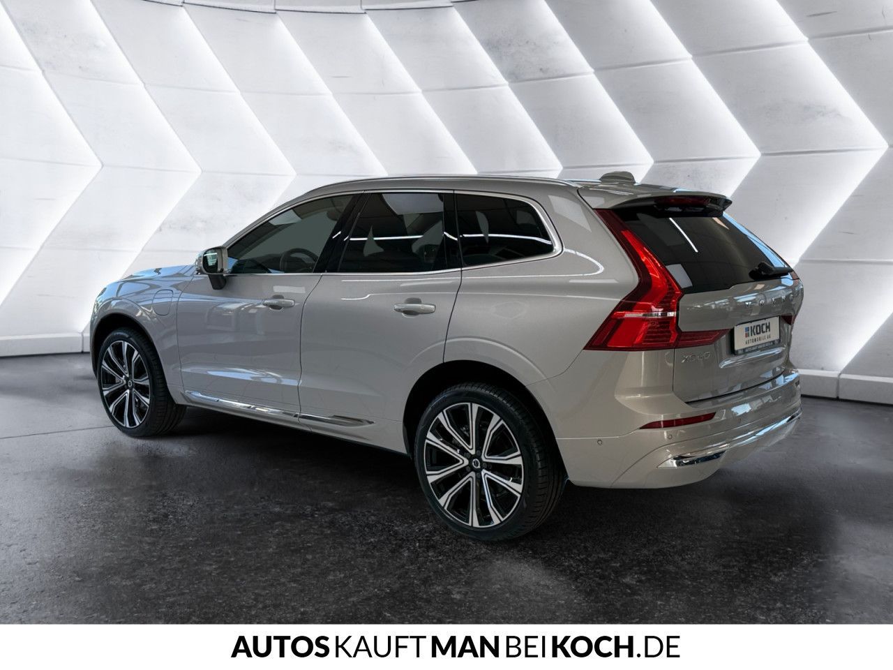 Volvo XC60 T6 Plug-In AWD - Samsaru's Car Outlet