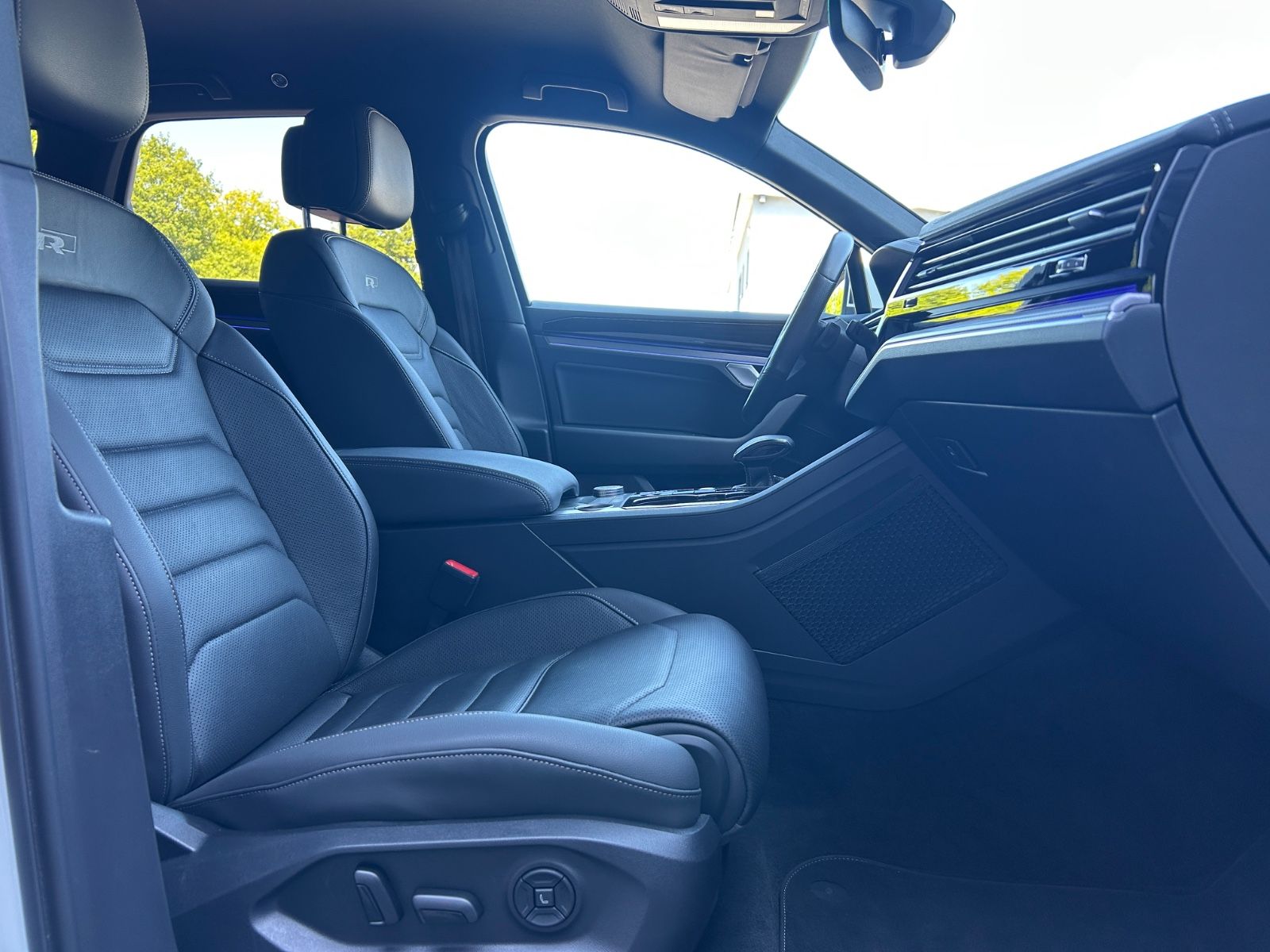 Volkswagen Touareg R-Line 4M - Samsaru's Car Outlet