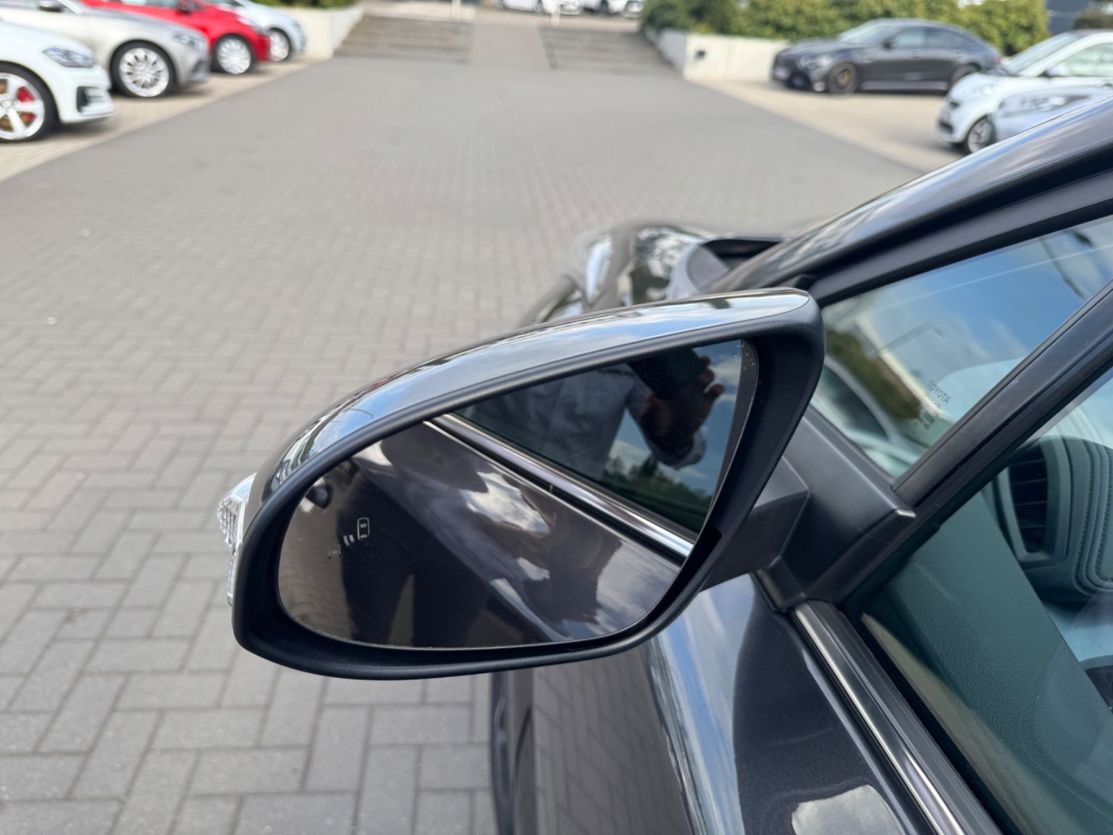 Toyota C-HR Hybrid Style - Samsaru's Car Outlet
