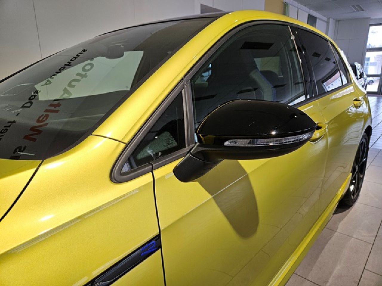 Volkswagen Golf 8 R 2.0 TSI 4M DSG - Samsaru's Car Outlet