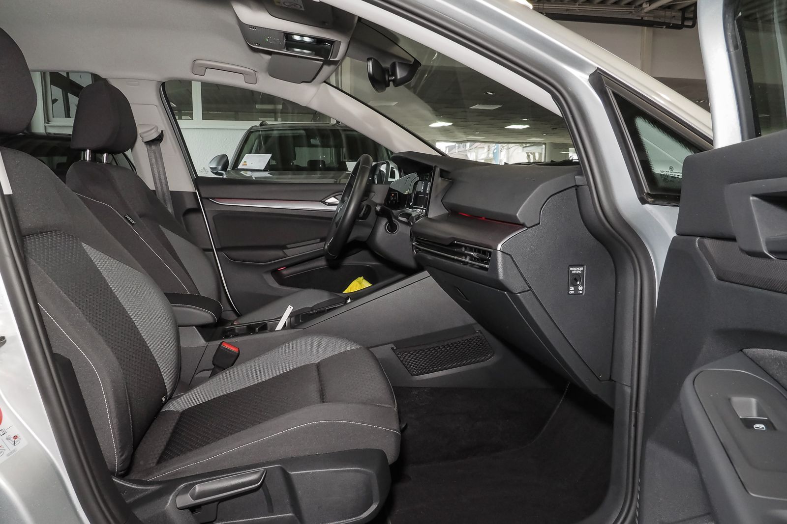 Volkswagen Golf VIII ACTIVE 2.0 l TDI DSG - Samsaru's Car Outlet