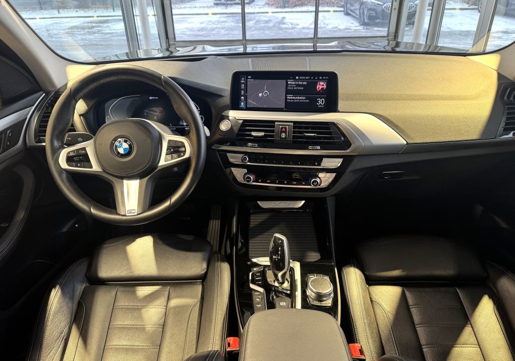 BMW X3 xDrive30e PANO+KAM+KOMF+HUD+HIFI+DAB+LEDer+AL