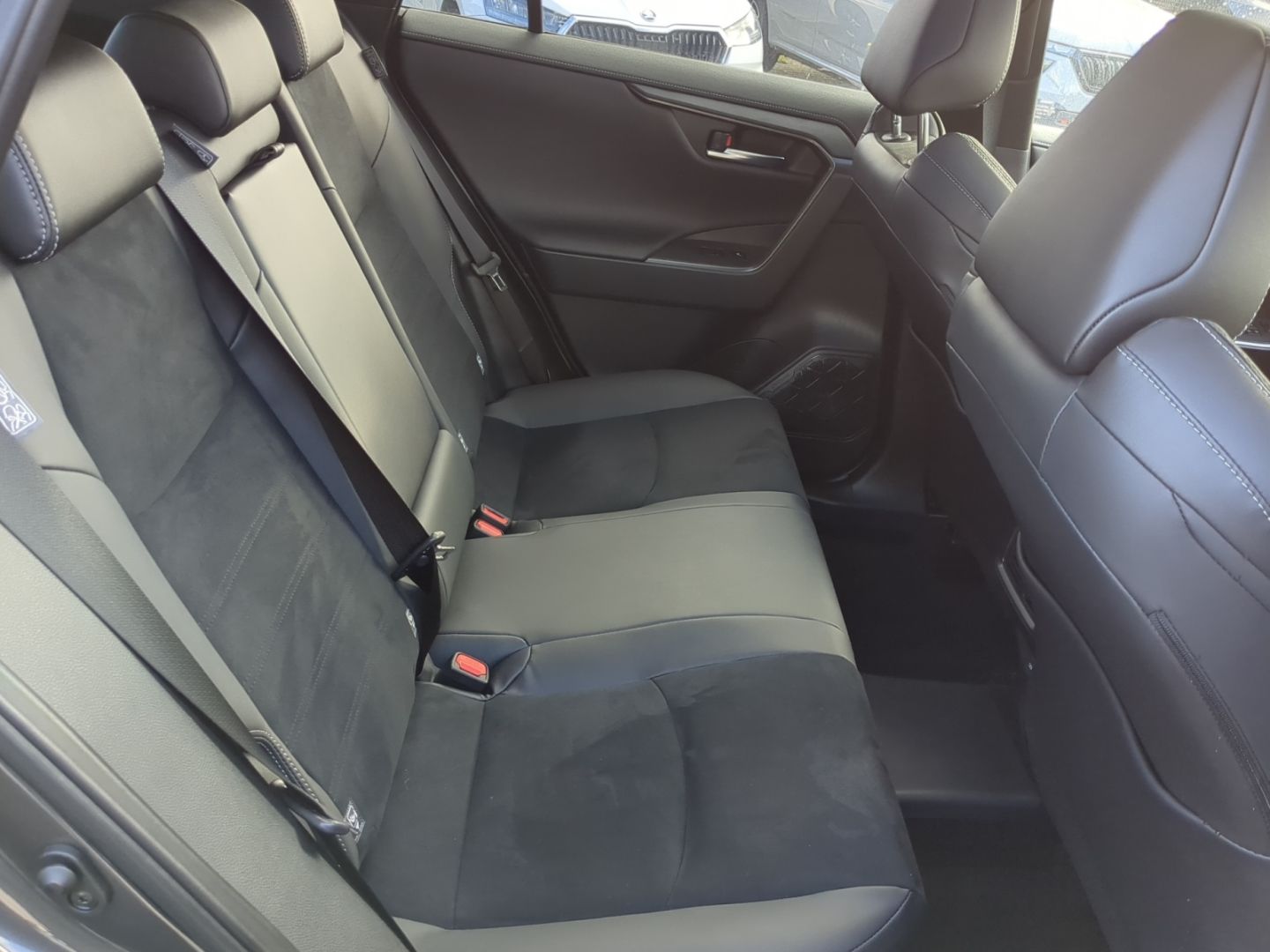 Toyota RAV 4 Plug-in Hybrid 2.5 VVT-i - Samsaru's Car Outlet