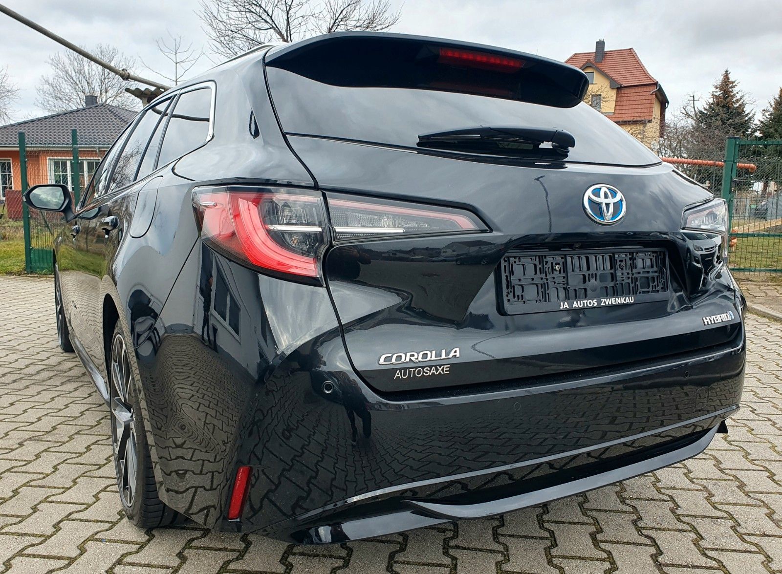 Toyota Corolla Touring Sports 2.0 Hybrid Lounge - Samsaru's Car Outlet