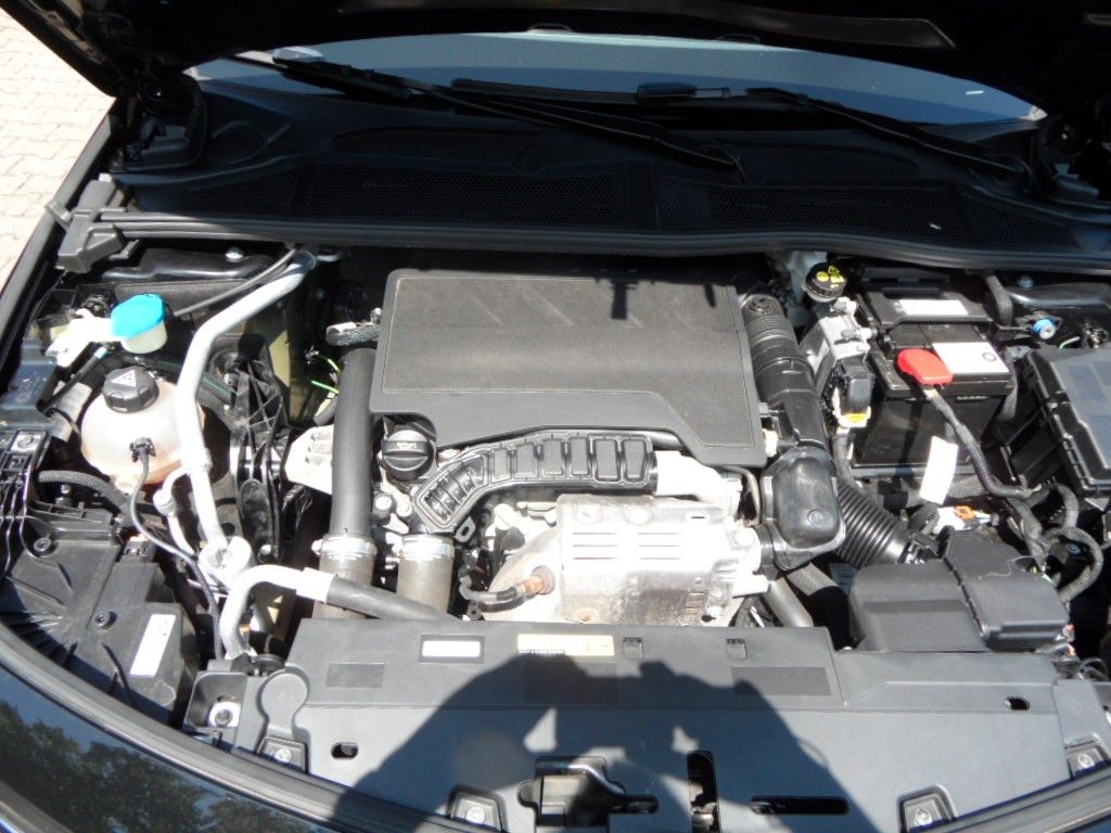 Opel Astra 1.2 Turbo Edition - Samsaru's Car Outlet