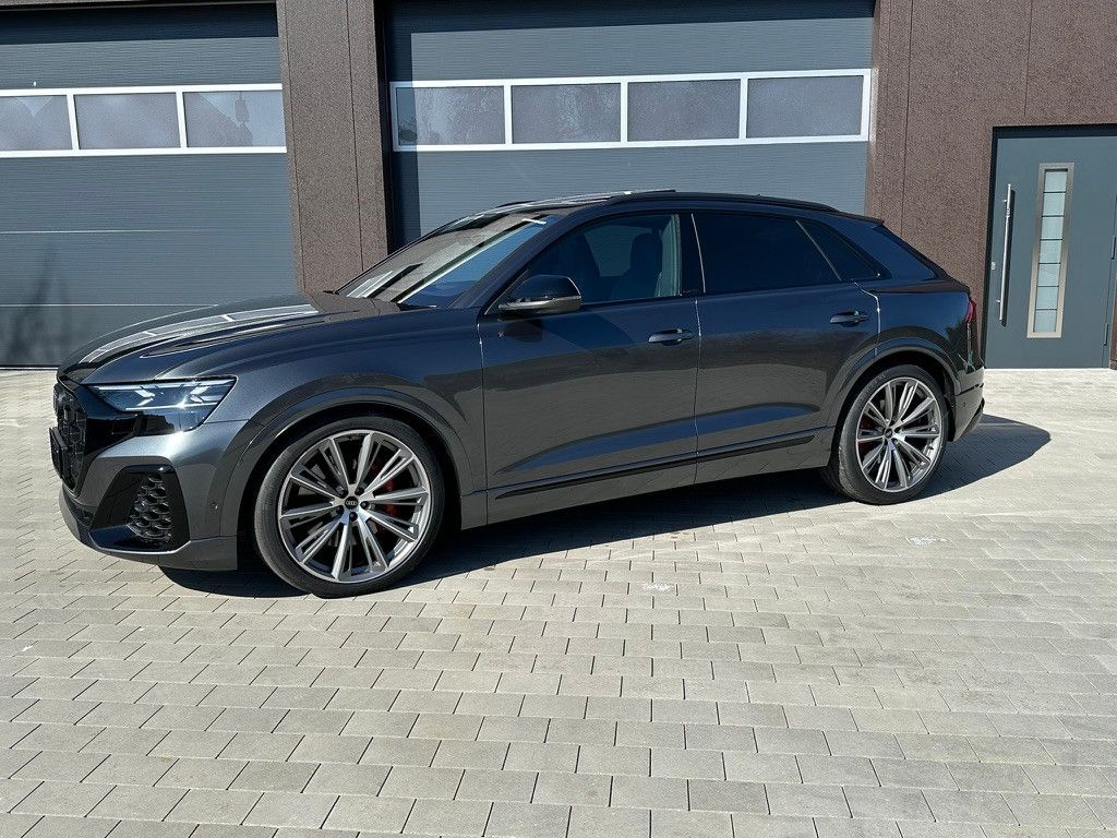 Audi Q8 SUV 55 TFSIe qu. S-line - Samsaru's Car Outlet