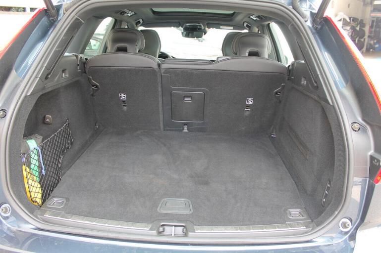 Volvo XC60 T8 Inscription  4C-ACC-StHzg-Massage-AHK