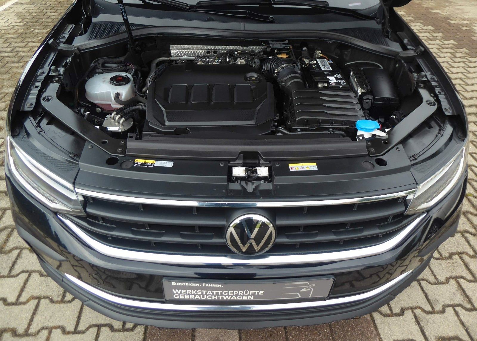 Volkswagen Tiguan Life 4Motion 2.0 TDI - Samsaru's Car Outlet