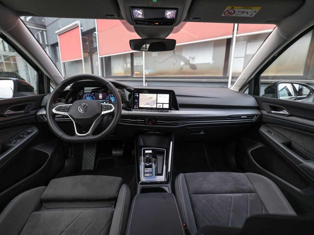 Volkswagen Golf VIII 1.5 e TSI Style DSG - Samsaru's Car Outlet