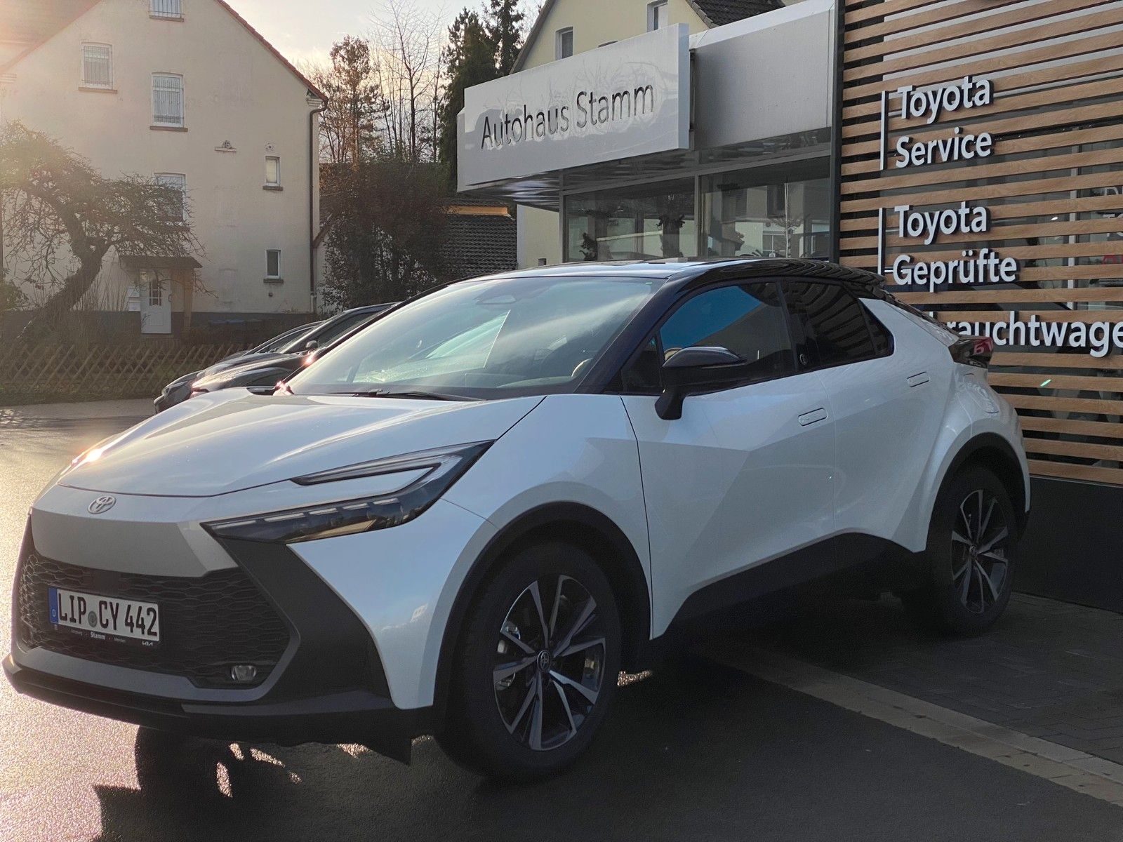 Toyota C-HR 1.8 Hybrid - Samsaru's Car Outlet