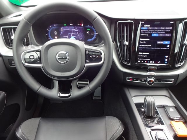 Volvo XC60 T6 R Design Plug-In AWD AHK Google PANO ACC