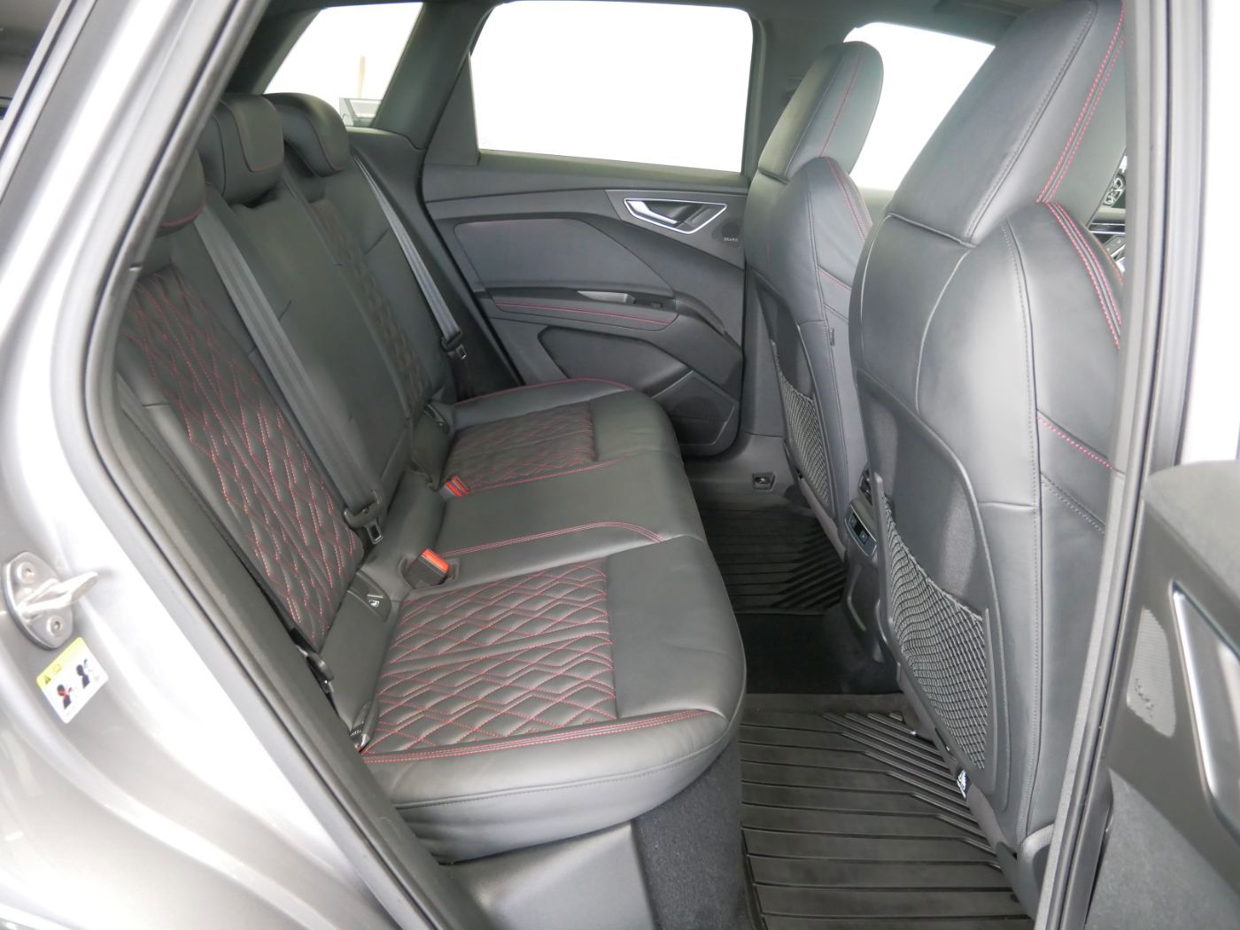 Audi Q4 50 e-tron quattro S line MATRIX AHK PANO ACC