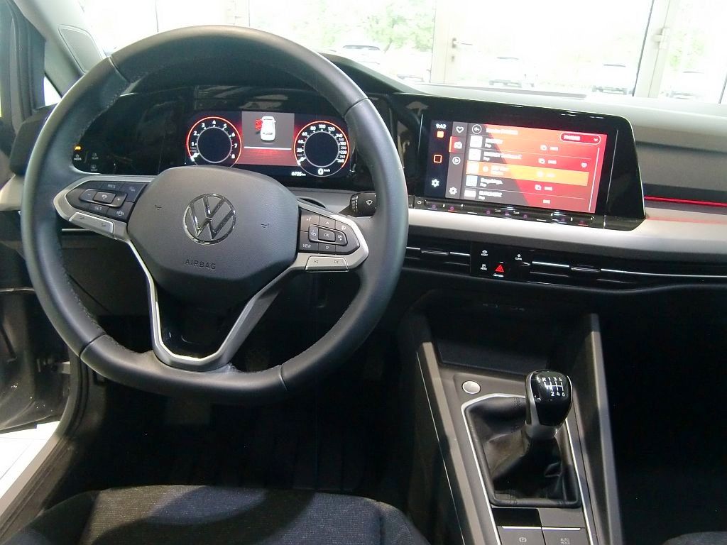 Volkswagen Golf VIII 1.5 TSI Life - Samsaru's Car Outlet