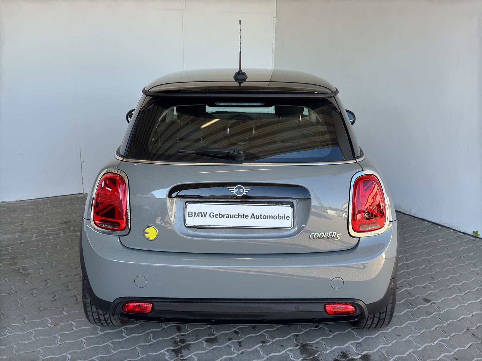 MINI Cooper SE - Samsaru's Car Outlet