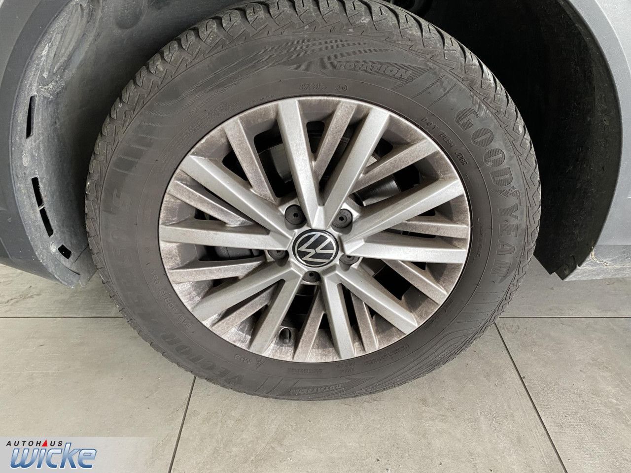 Volkswagen T-Roc 1.0 TSI Life - Samsaru's Car Outlet