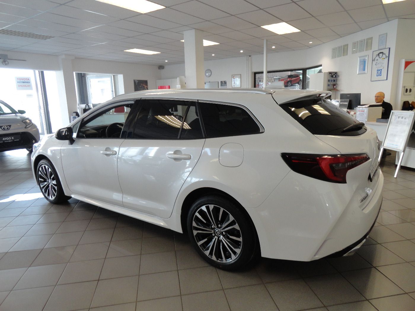 Toyota Corolla 2.0 l Hybrid TS. Teamplayer ACC+LED+Navi