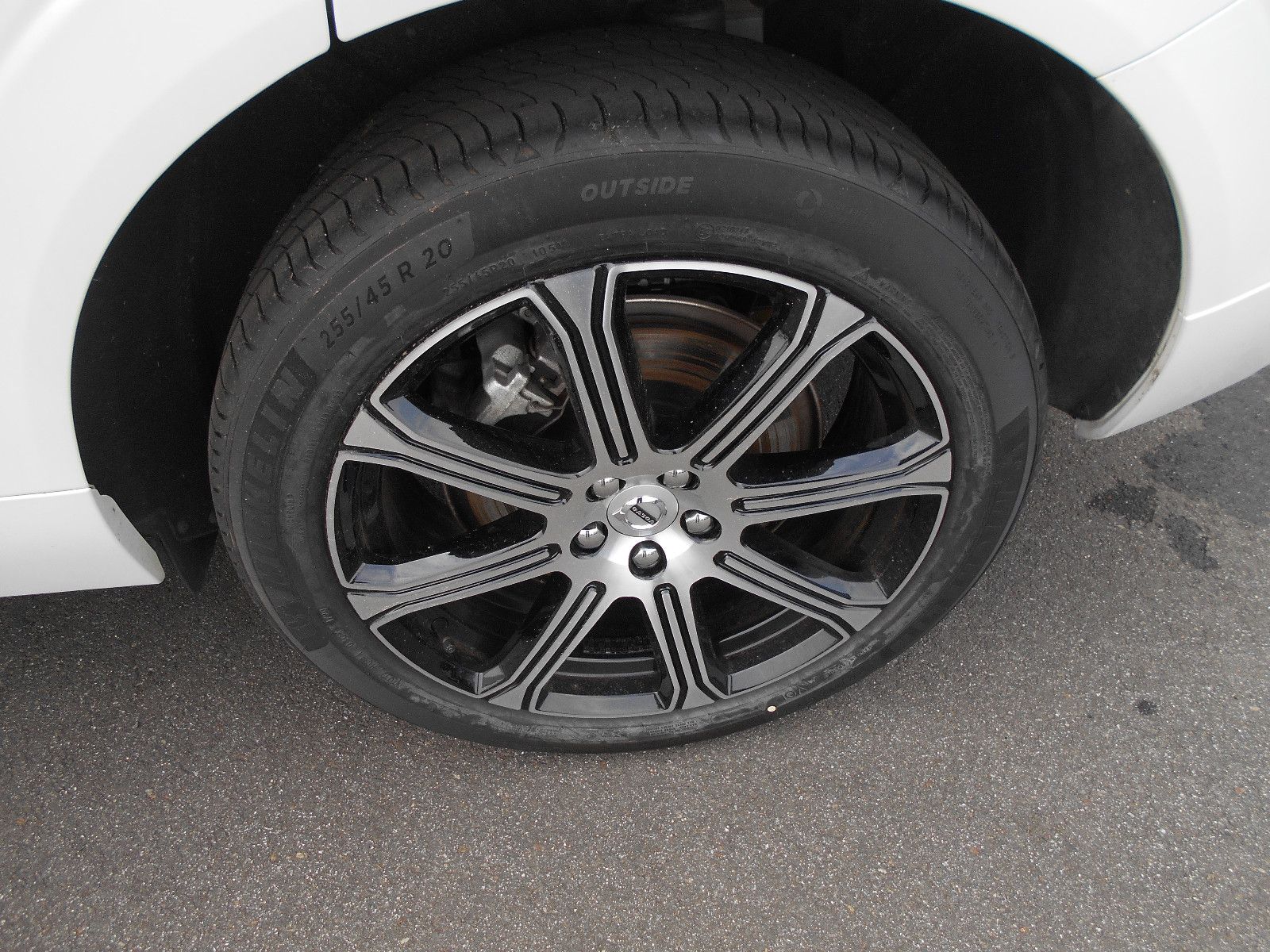 Volvo XC60 Inscription T6 Recharge Plug-In Hybrid AWD - Samsaru's Car Outlet