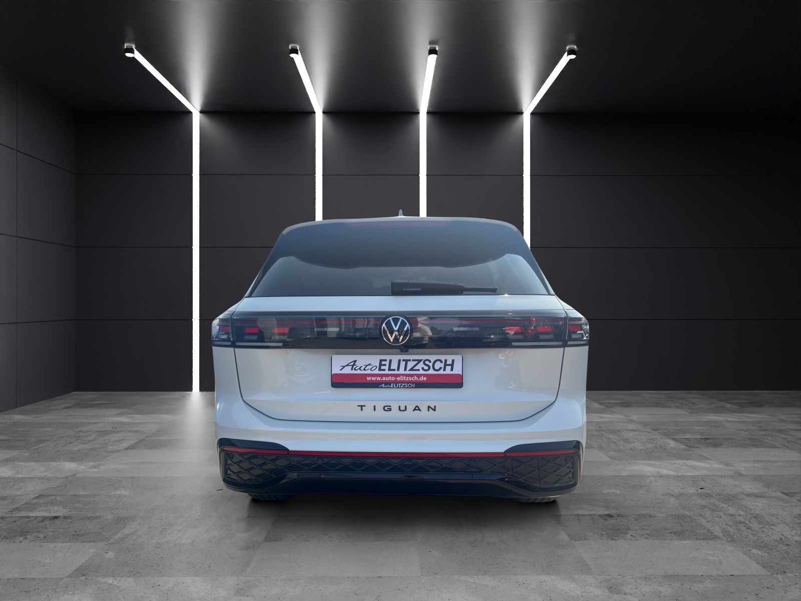 Volkswagen Tiguan TDI R-Line 4M DSG MATRIX AHK PANO 20" NAV