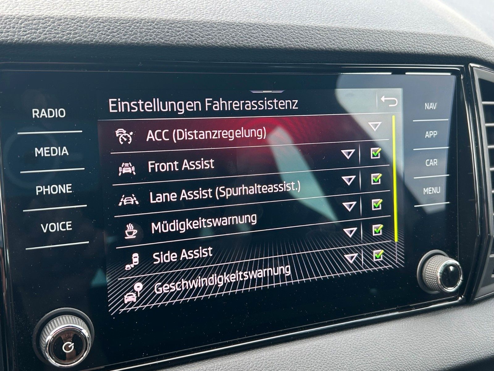 Skoda Karoq FL 1.5 DSG Sportline AHK 1.5Assist+ 5JGara