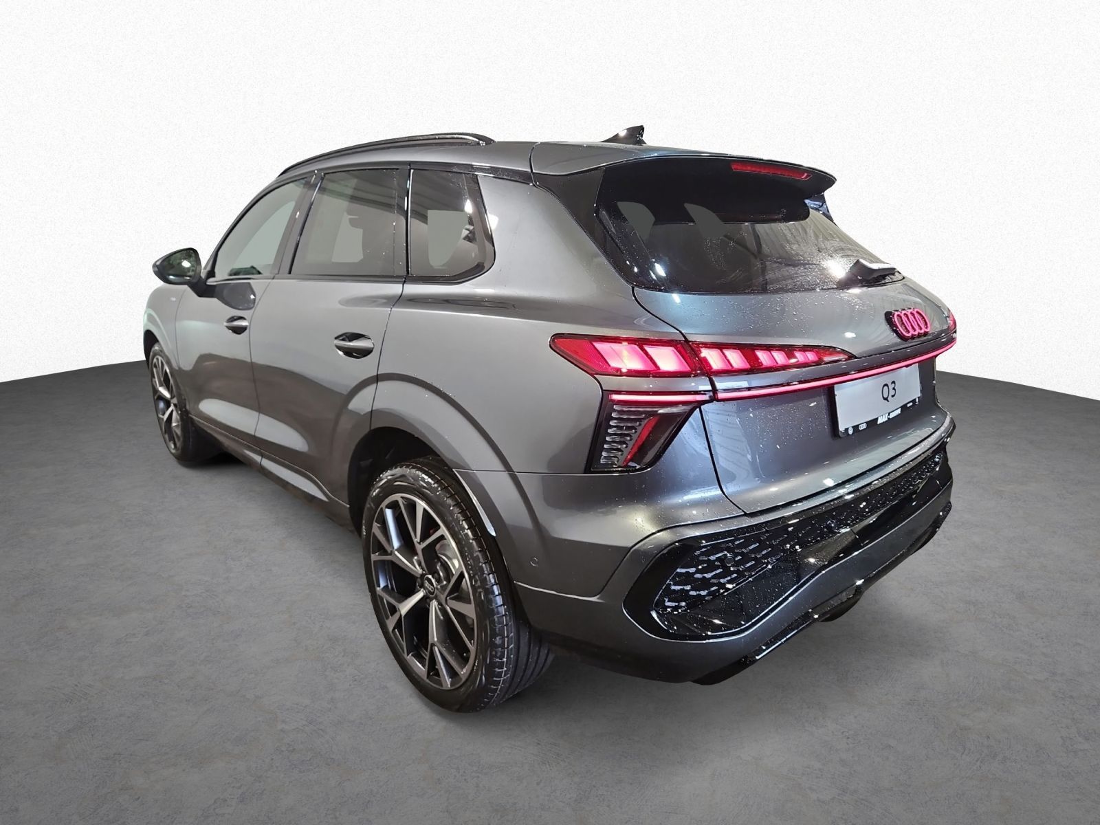 Audi Q3 SUV TFSI quattro *PANO*S-LINE*AHK*TECH-PLUS*