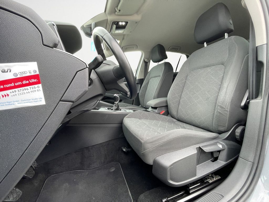 Volkswagen Golf VIII 1.5 TSI Life - Samsaru's Car Outlet