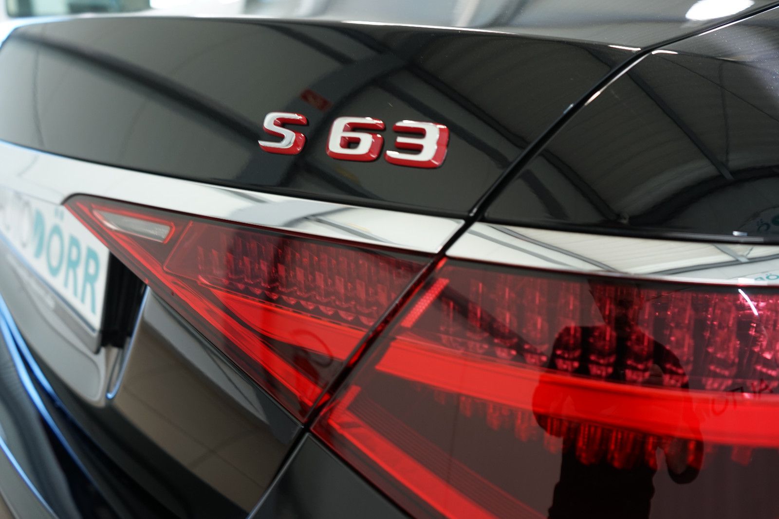 Mercedes-Benz S 63 AMG E-Performance 4M+ L Massage+TV+Panorama