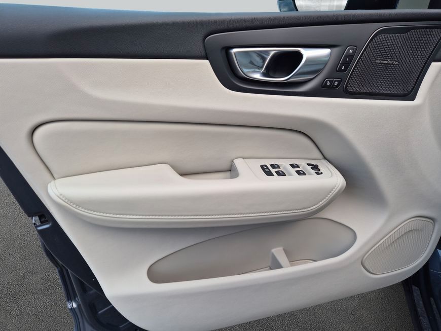 Volvo XC60 B4 D AWD Plus Dark  Business+Panorama