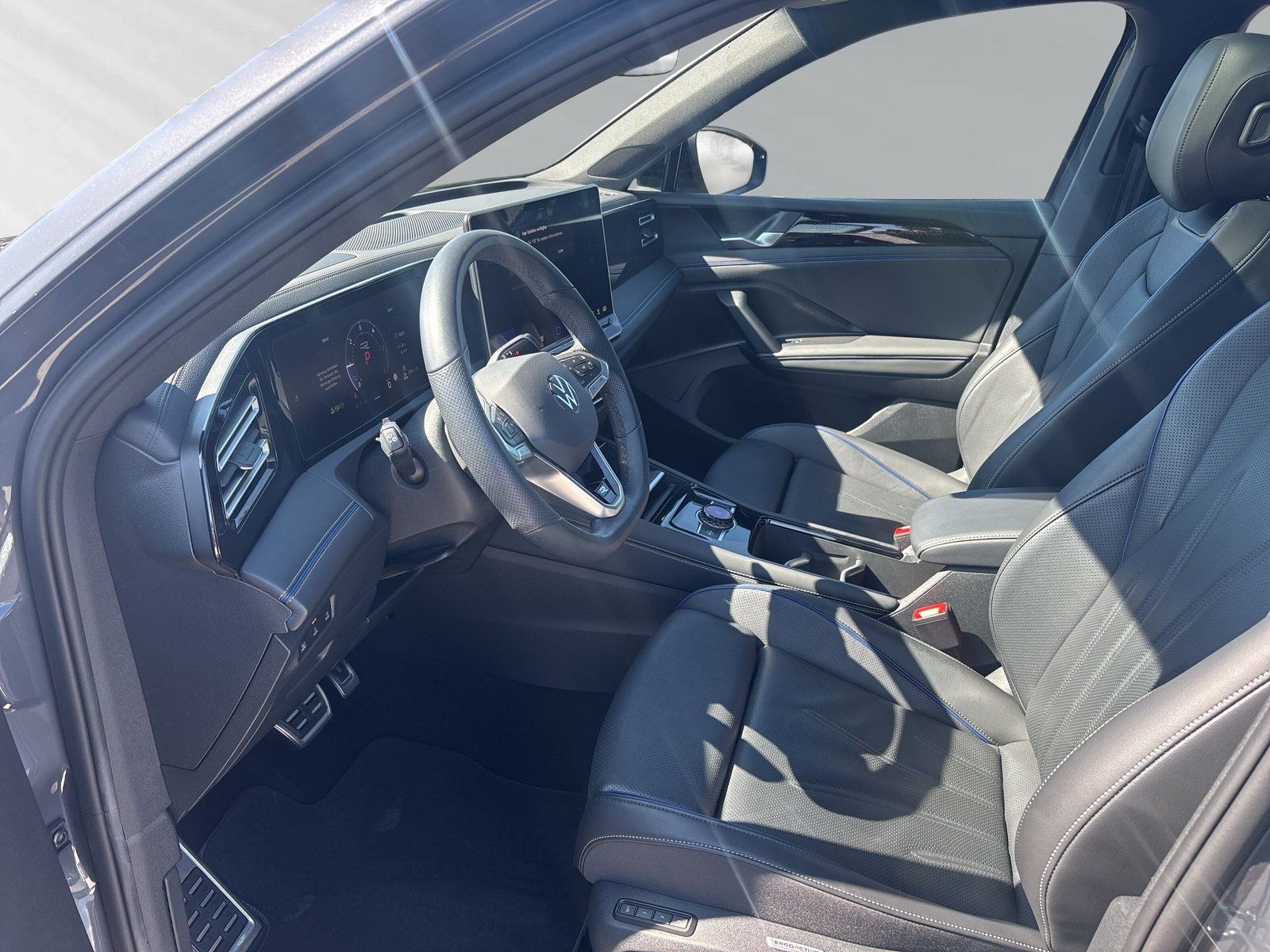 Volkswagen Tiguan 4Motion R-Line *PANO*LEDER*MATRIX*AHK*BLA