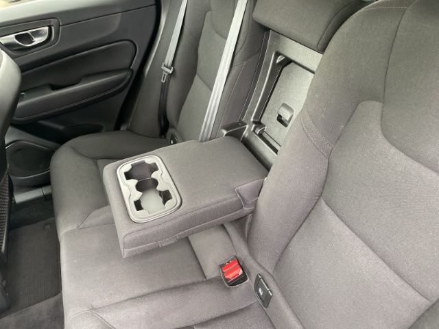 Volvo XC60 B4 2WD Momentum Pro Mild-Hybrid - Samsaru's Car Outlet